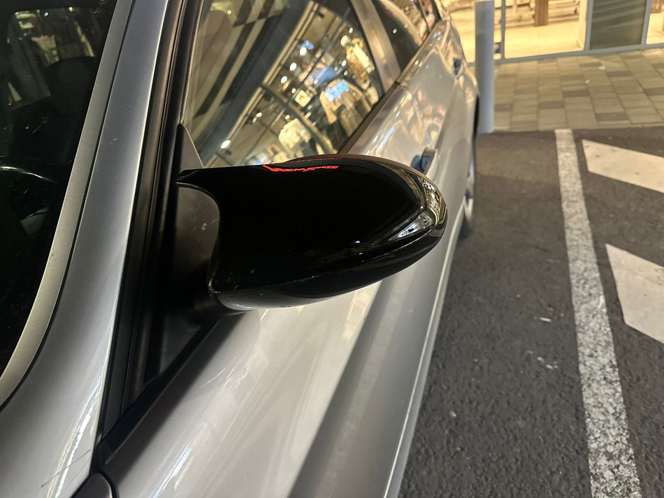 Capace oglinda Batman style BMW seria 3 E90 E91(2005-2008) Non-Facelift negru lucios cu CLIPSURI