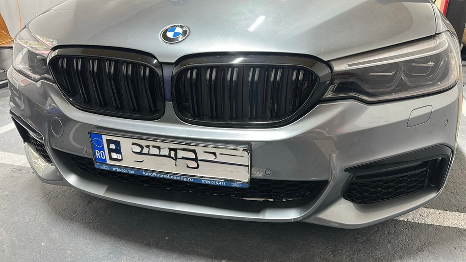 Grile centrale model M5 compatibile cu BMW seria 5 G30 G31 (2017-2020) negru lucios