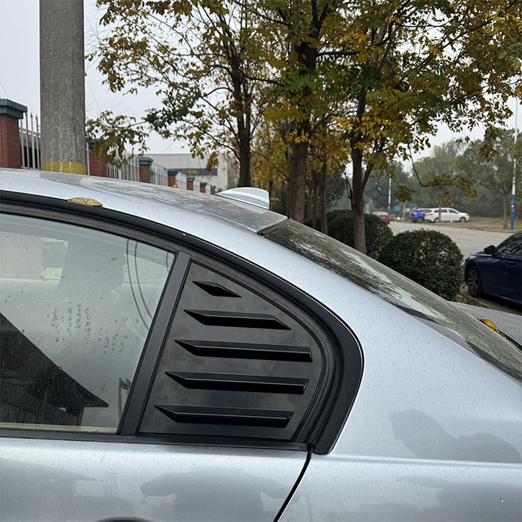 Ornamente Aero geamuri spate compatibile cu BMW seria 3 E90(2005-2012) negru lucios