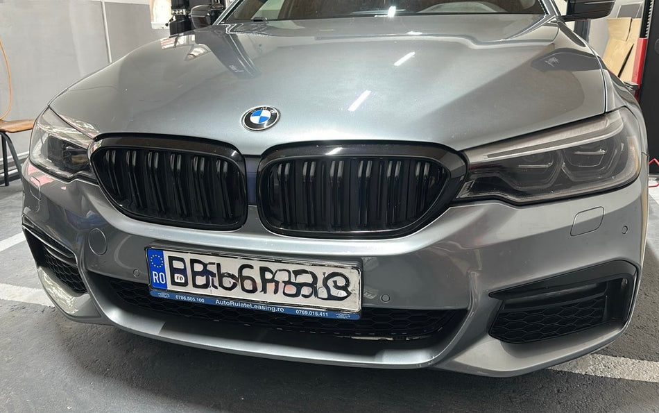 Grile centrale model M5 compatibile cu BMW seria 5 G30 G31 (2017-2020) negru lucios