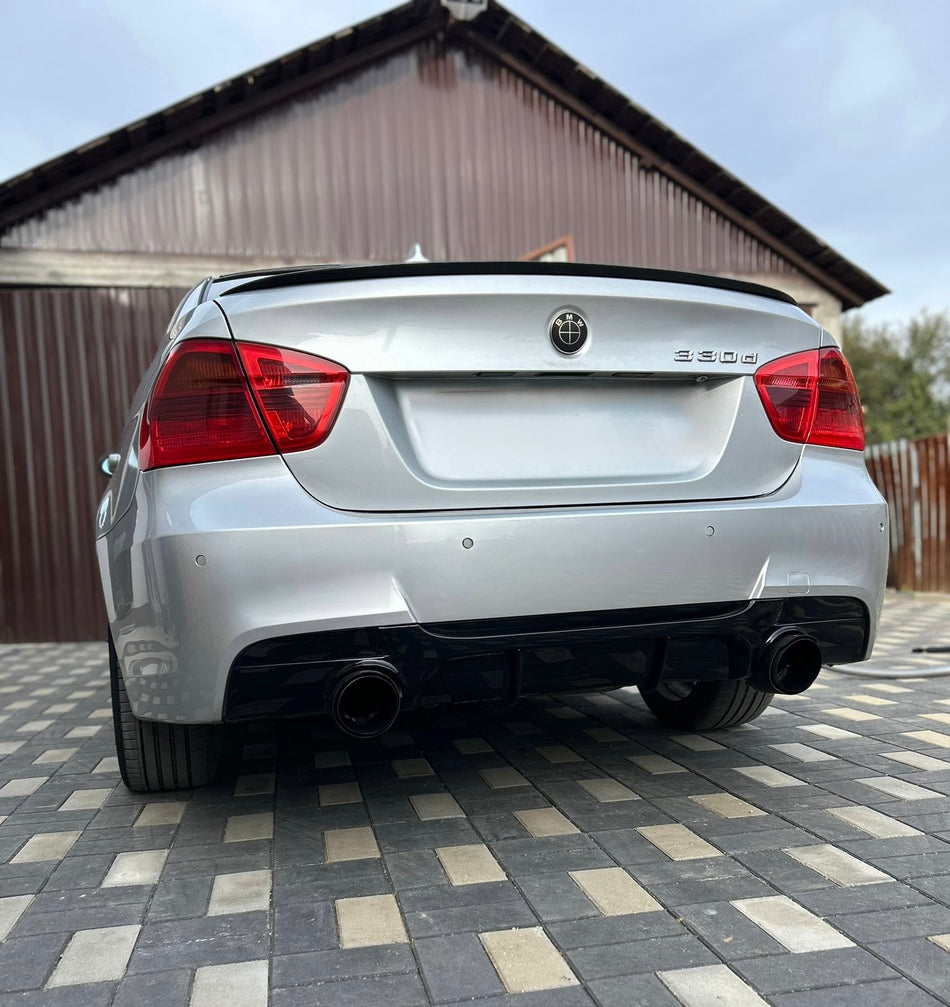 Difuzor bara spate compatibil cu BMW seria 3 e90(2005-2012) 335i Design negru lucios