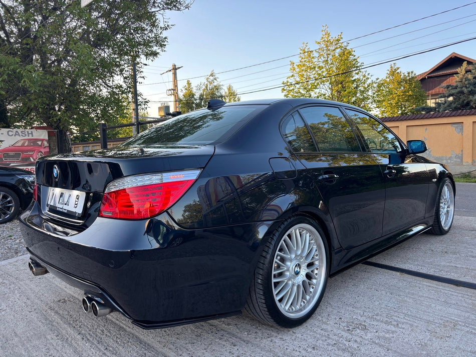 Set 2 Prelungiri Bara spate compatibile cu BMW Seria 5 E60/E61 negru lucios