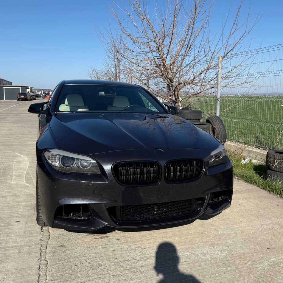 Bata fata M-Tech look compatibila cu BMW Seria 5 F10/F11 Non-Facelift(2010-2014)