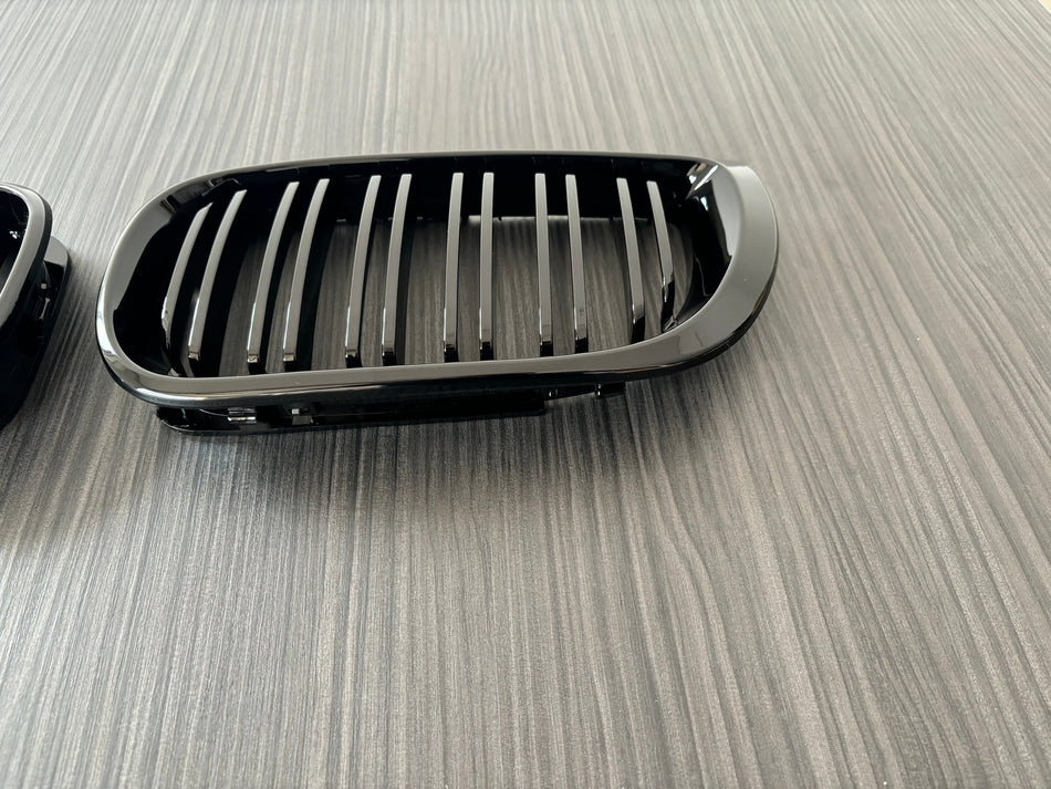 Grile centrale duble compatibile cu BMW seria 3 M style e46(2002-2005) negru lucios