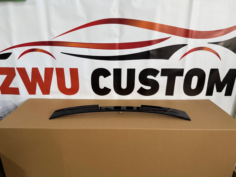 Eleron luneta M4 Style compatibil cu BMW Seria 3 F30 sedan(2011-2017) negru lucios