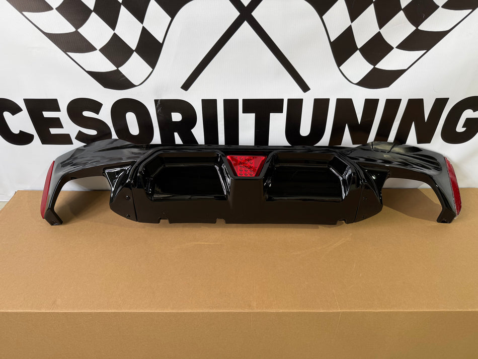 Difuzor bara spate M5 style cu bec compatibil cu BMW seria 5 G30(2017-2022) negru lucios