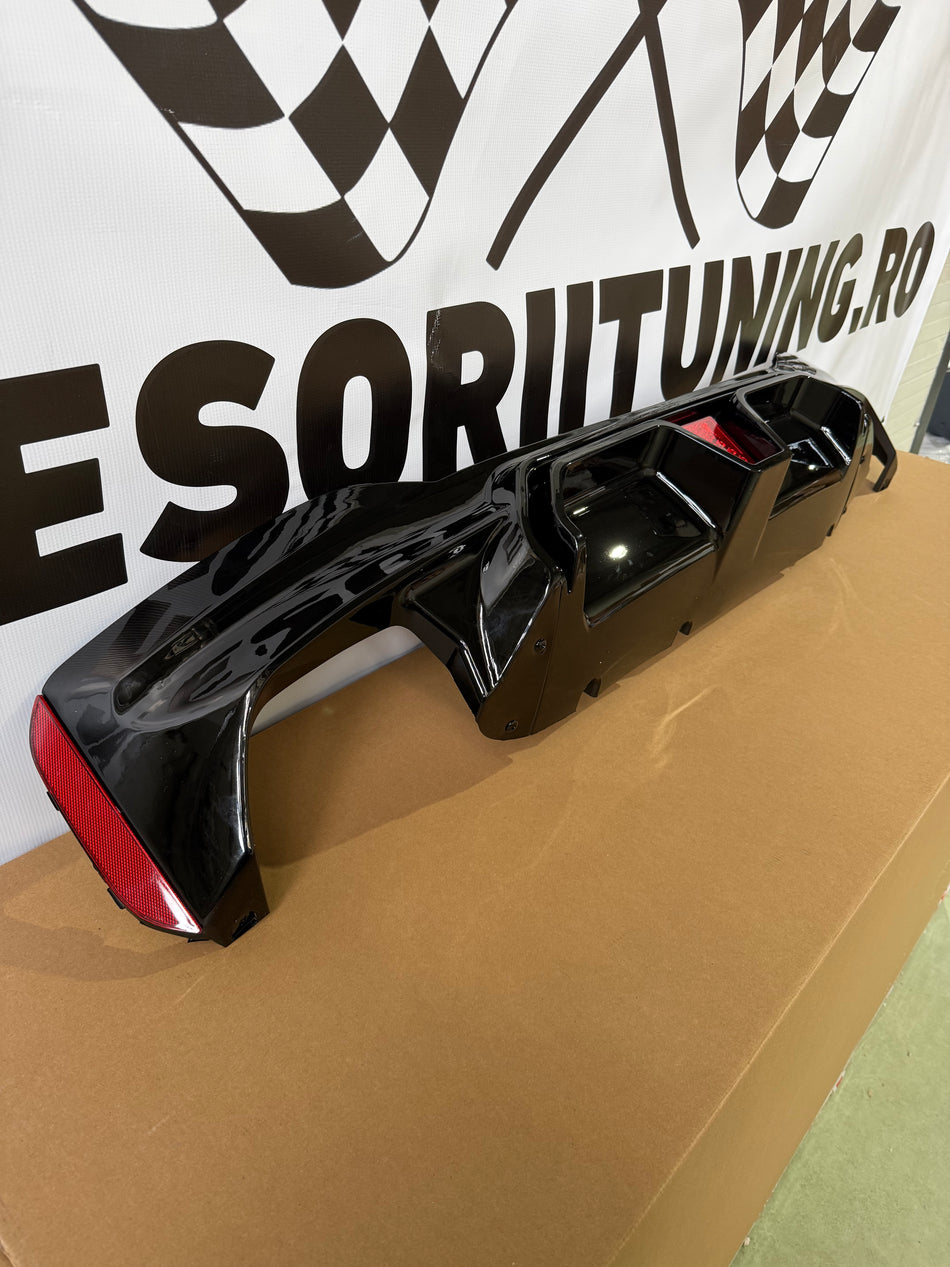 Difuzor bara spate M5 style cu bec compatibil cu BMW seria 5 G30(2017-2022) negru lucios