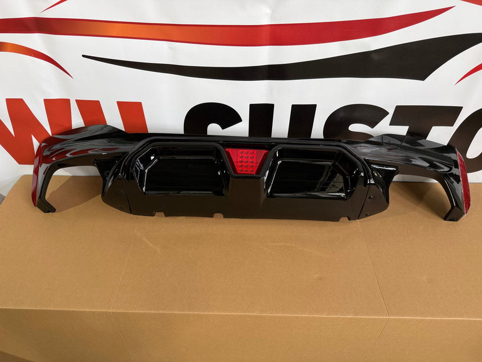 Difuzor bara spate M5 style cu bec compatibil cu BMW seria 5 G30(2017-2022) negru lucios
