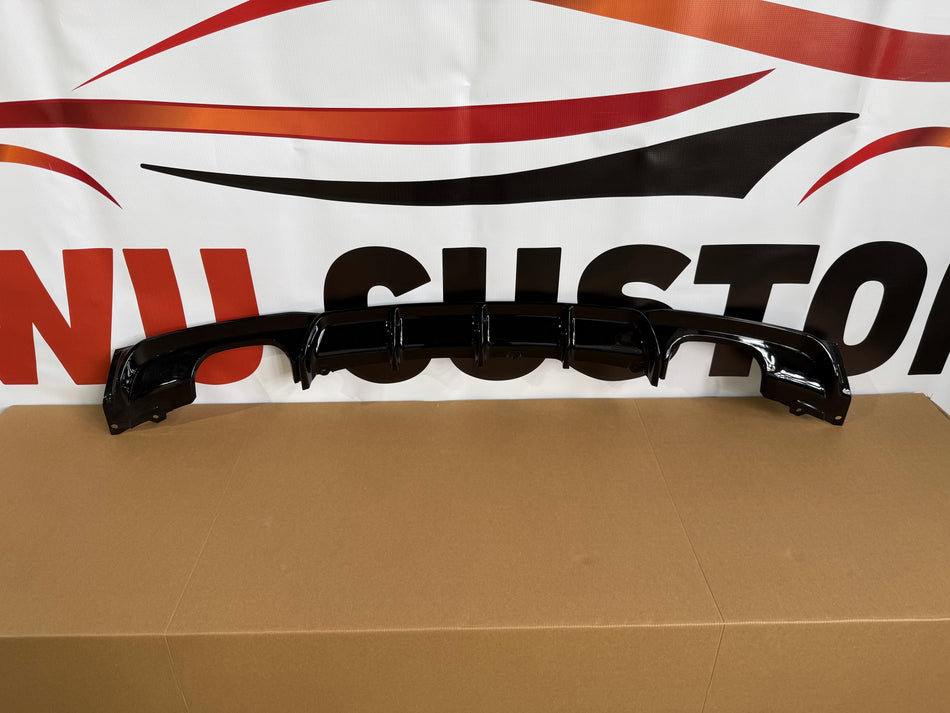 Difuzor bara spate model M3 Performance style compatibil cu BMW seria 3 F30(2012-2018) negru lucios